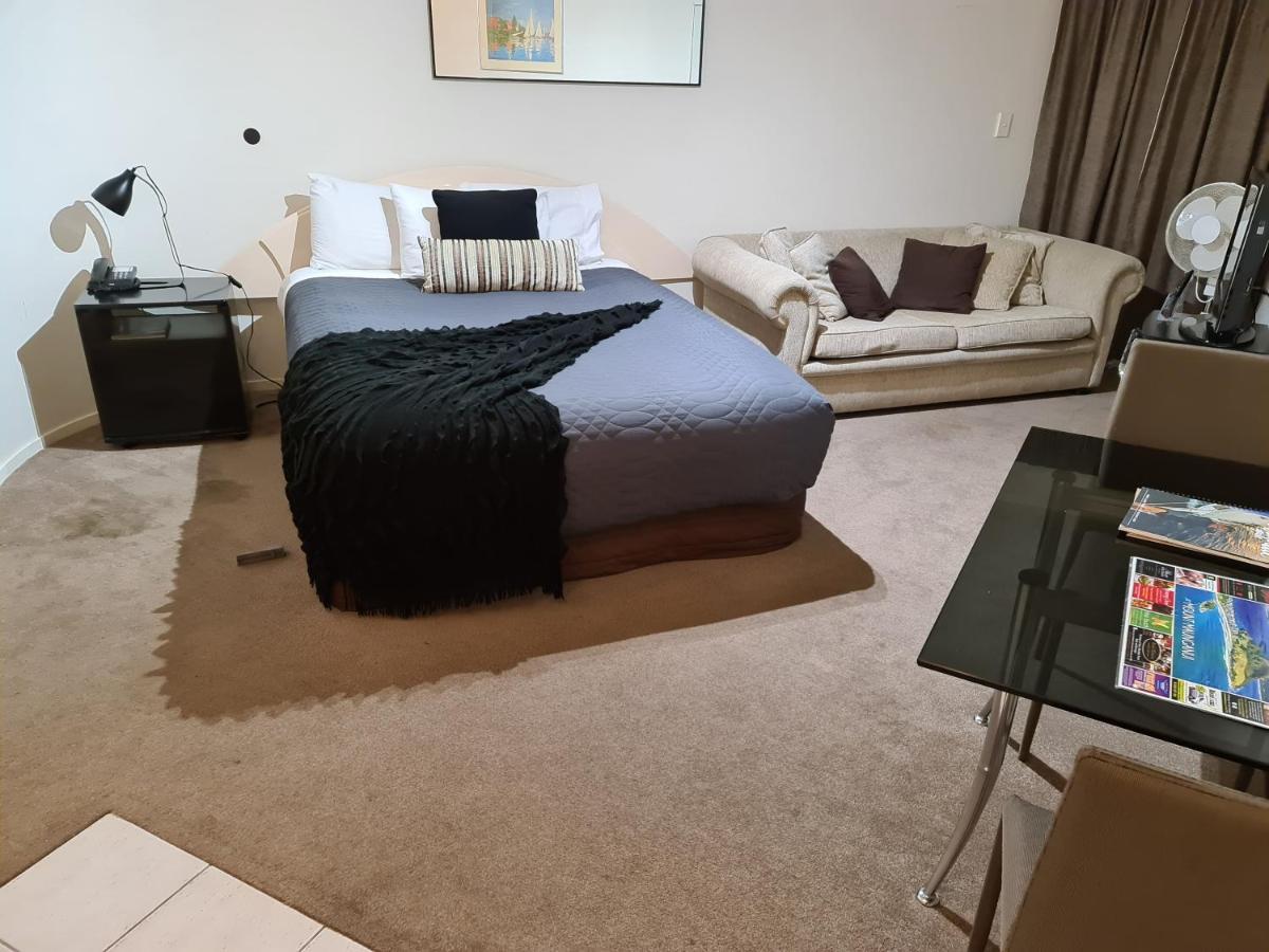 Oceanside Resort Internal Ground Floor Studio Unit Privately Owned In Mt Maunganui No External Window Or Air Conditioning ماوْنت مونغانيو المظهر الخارجي الصورة