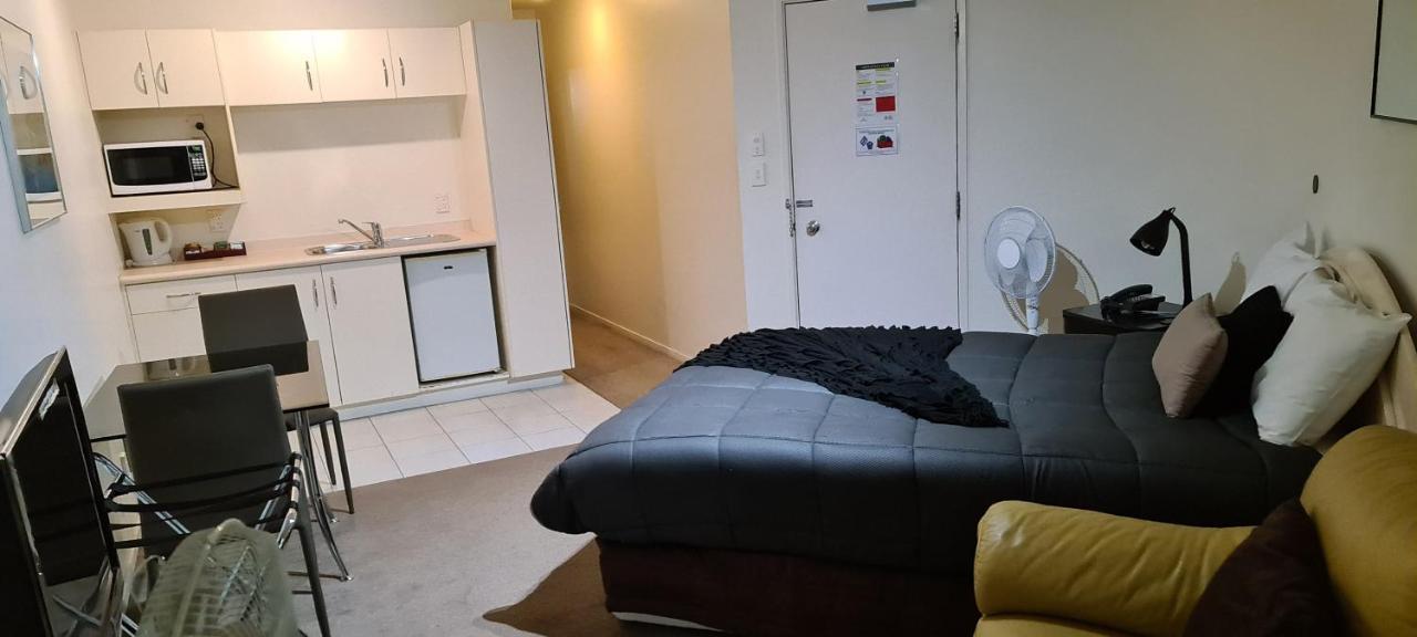 Oceanside Resort Internal Ground Floor Studio Unit Privately Owned In Mt Maunganui No External Window Or Air Conditioning ماوْنت مونغانيو المظهر الخارجي الصورة